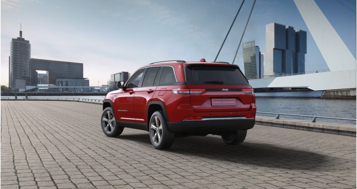 Jeep Grand Cherokee 2.0 Turbo (380 Hp) 4xe AT8 AWD na operativní leasing za 24459 Kč/měs.