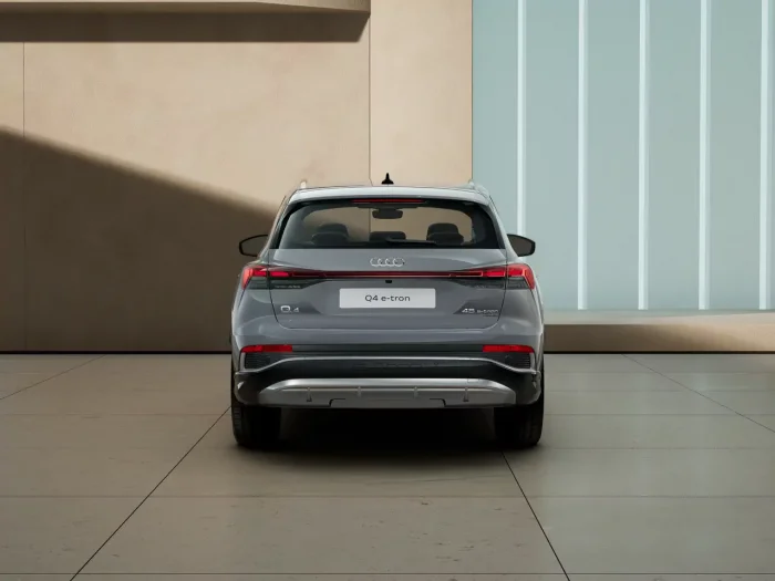 Audi Q4 e-tron 45 e-tron (286 Hp) quattro na operativní leasing za 18349 Kč/měs.