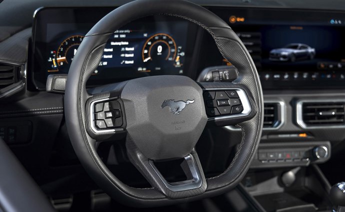 Ford Mustang GT 5.0 V8 (446 Hp) SelectShift na operativní leasing za 21644 Kč/měs.